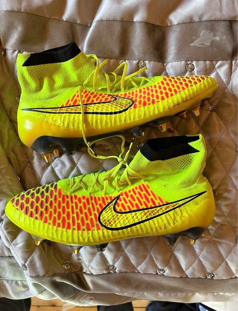 mens football boots size 9.5